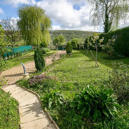 Bords De Seine Vernon-giverny 4*